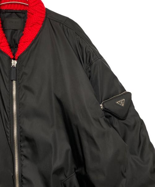 PRADA（プラダ）PRADA (プラダ) RE-NYLONベルテッドボンバージャケット ブラック×レッド サイズ:Mの古着・服飾アイテム