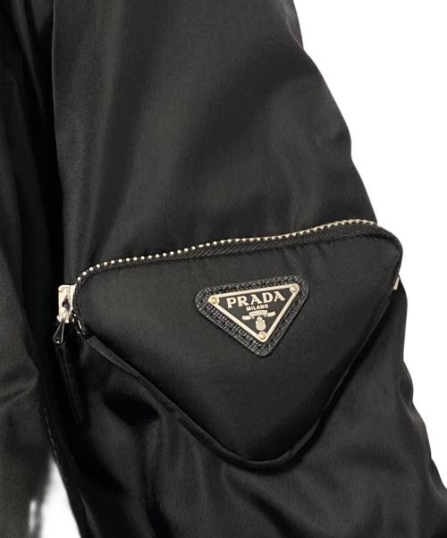 PRADA（プラダ）PRADA (プラダ) RE-NYLONベルテッドボンバージャケット ブラック×レッド サイズ:Mの古着・服飾アイテム