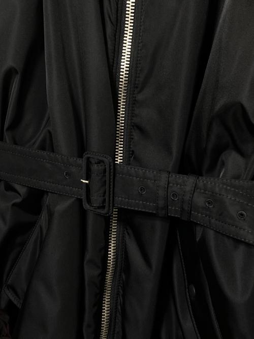 PRADA（プラダ）PRADA (プラダ) RE-NYLONベルテッドボンバージャケット ブラック×レッド サイズ:Mの古着・服飾アイテム