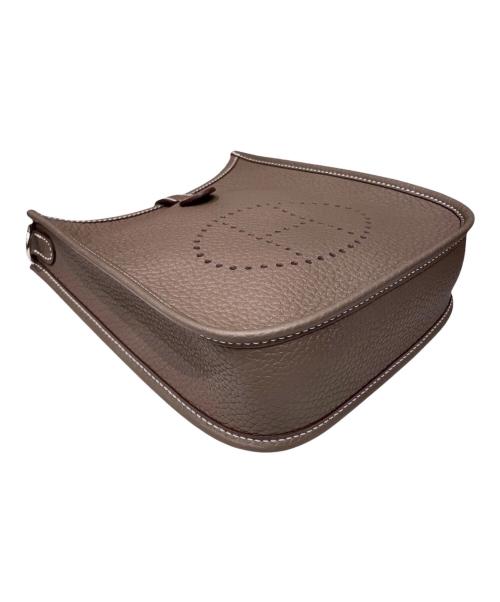 HERMES（エルメス）HERMES (エルメス) エブリン TPM/シルバー金具/トリヨンクレマンス/エトゥープ/W刻印 エトゥープ×シルバー金具 ネイビーストラップ サイズ:TPMの古着・服飾アイテム