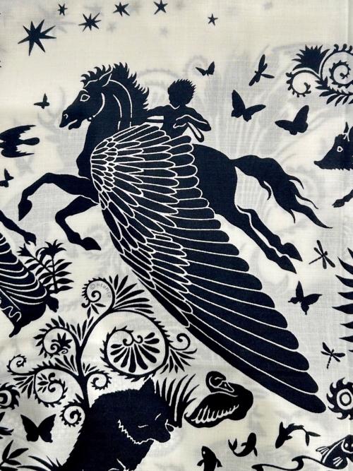 HERMES（エルメス）HERMES (エルメス) カレジェアン140 オルフェウスの魅力に誘われて ブラック×ホワイト サイズ:140の古着・服飾アイテム