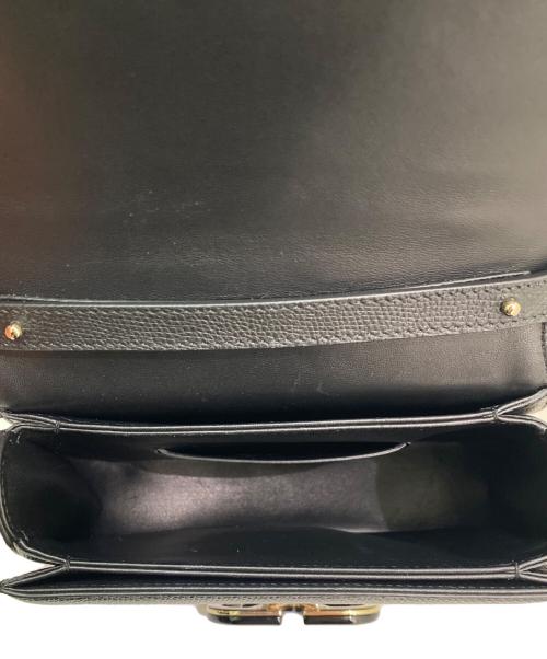 VALENTINO GARAVANI（ヴァレンティノ・ガラヴァーニ）VALENTINO GARAVANI (ヴァレンティノ・ガラヴァーニ) V スリングサドルバッグ ブラックの古着・服飾アイテム