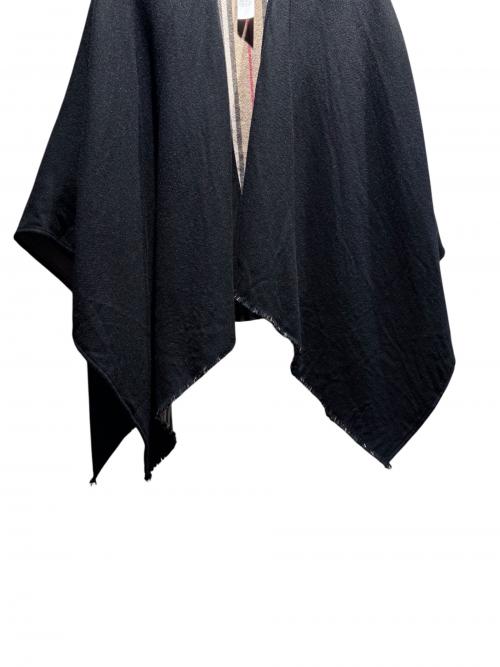 BURBERRY（バーバリー）BURBERRY (バーバリー) ポンチョ ブラック サイズ:130×130の古着・服飾アイテム