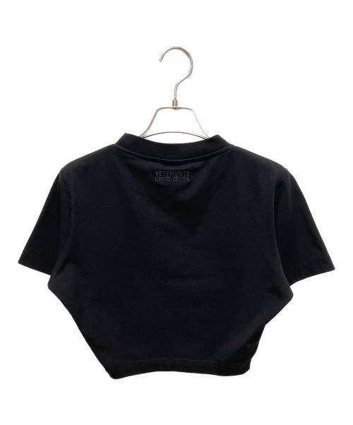 VETEMENTS（ヴェトモン）VETEMENTS (ヴェトモン) VETEMENTS t-shirt Oval Logo Cropped オーバルロゴ クロップド カットソー ブラック サイズ:S 未使用品の古着・服飾アイテム