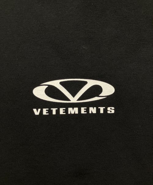 VETEMENTS（ヴェトモン）VETEMENTS (ヴェトモン) VETEMENTS t-shirt Oval Logo Cropped オーバルロゴ クロップド カットソー ブラック サイズ:S 未使用品の古着・服飾アイテム