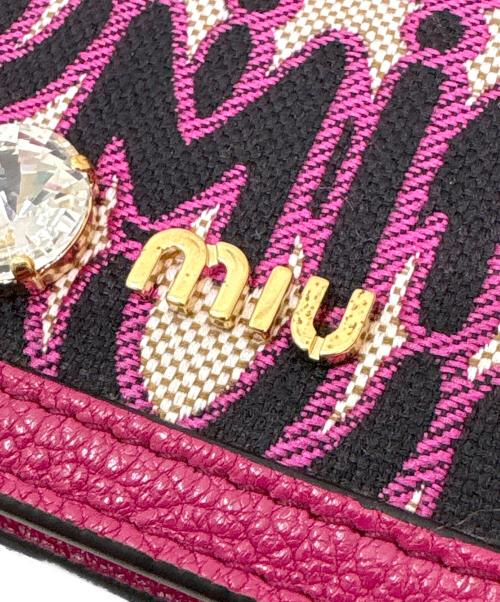 MIU MIU（ミュウミュウ）MIU MIU (ミュウミュウ) ロゴジャガードウォレット ピンク×ブラックの古着・服飾アイテム