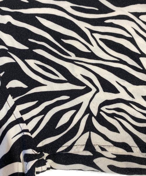 CELINE（セリーヌ）CELINE (セリーヌ) ゼブラ柄 オープンカラー半袖シャツ ブラック×ホワイト サイズ:38の古着・服飾アイテム