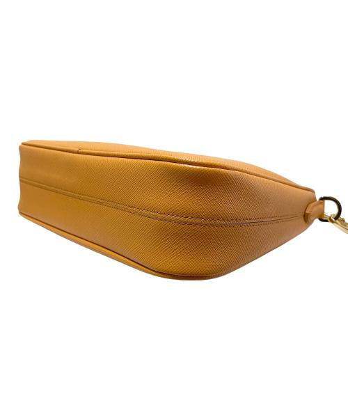 PRADA（プラダ）PRADA (プラダ) Re-Edition サフィアーノレザー ミニバッグ オレンジ×ゴールド金具 サイズ:ミニの古着・服飾アイテム