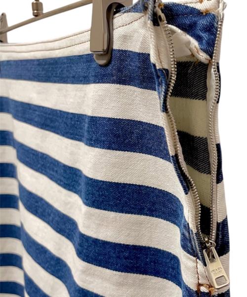 PRADA（プラダ）PRADA (プラダ) トライアングルプレートボーダースカート ネイビー×ホワイト サイズ:42の古着・服飾アイテム