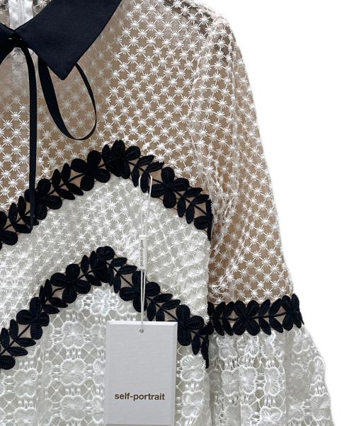 SELF PORTRAIT（セルフ ポートレイト）SELF PORTRAIT (セルフ ポートレイト) ペタルモノクロームワンピース ホワイト×ブラック サイズ:8の古着・服飾アイテム