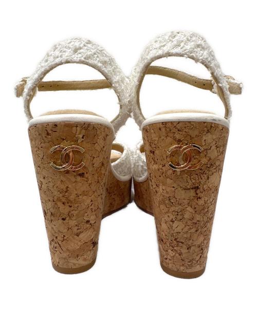 CHANEL（シャネル）CHANEL (シャネル) ウェッジソールツイードサンダル ホワイト×ブラウン×イエロー サイズ:35 1/2の古着・服飾アイテム