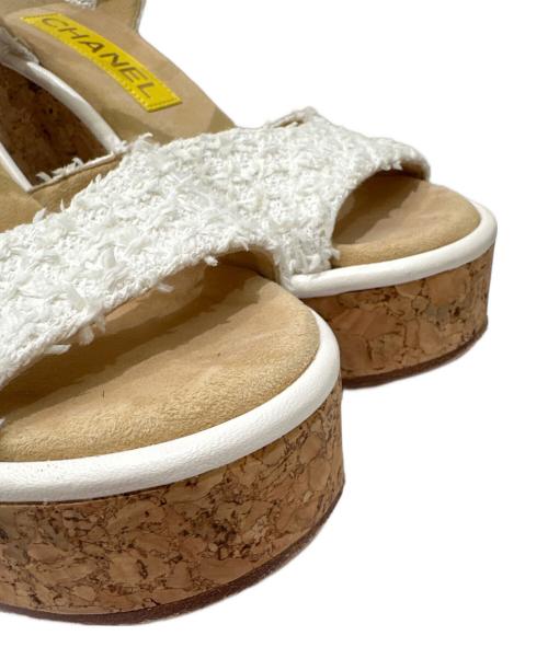 CHANEL（シャネル）CHANEL (シャネル) ウェッジソールツイードサンダル ホワイト×ブラウン×イエロー サイズ:35 1/2の古着・服飾アイテム