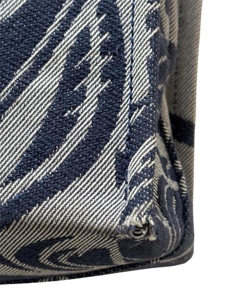 BURBERRY（バーバリー）BURBERRY (バーバリー) EKD XL SQUARE TOTE トートバッグ グレー サイズ:XLの古着・服飾アイテム