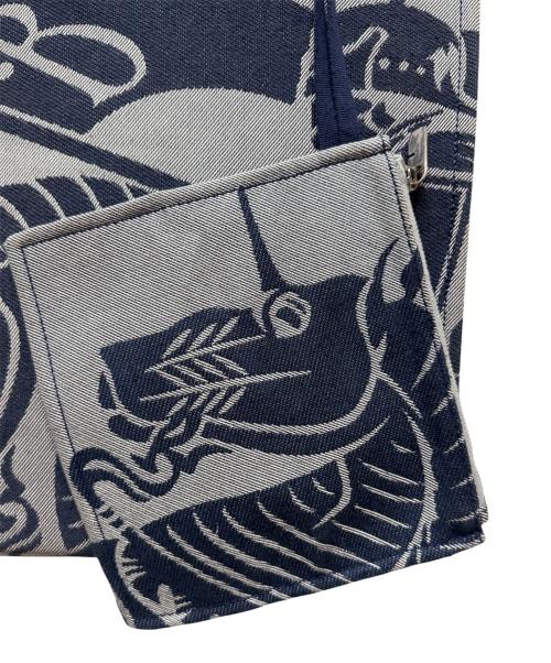 BURBERRY（バーバリー）BURBERRY (バーバリー) EKD XL SQUARE TOTE トートバッグ グレー サイズ:XLの古着・服飾アイテム