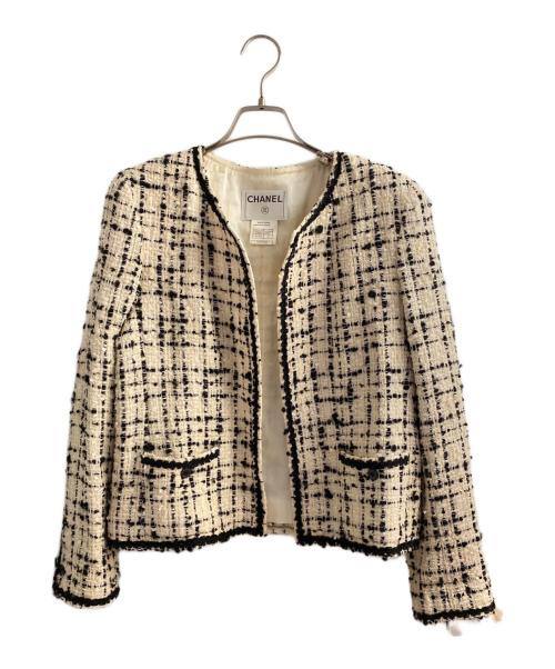 CHANEL（シャネル）CHANEL (シャネル) スパンコール装飾 ツイードノーカラージャケット ベージュ×ブラック サイズ:42の古着・服飾アイテム