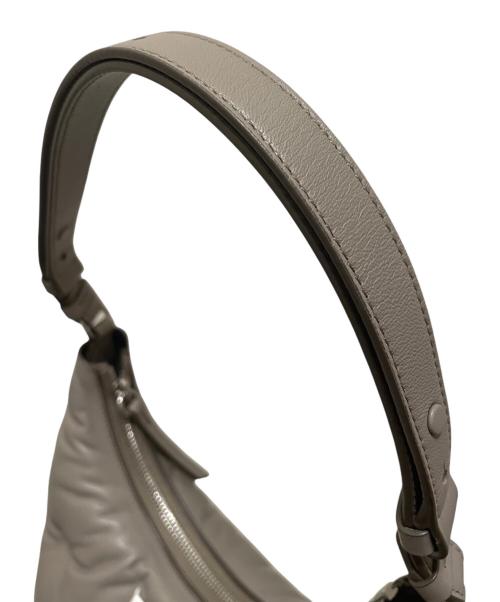 Maison Margiela（メゾンマルジェラ）Maison Margiela (メゾンマルジェラ) GRAMSLAM HOBO SMALL/グラムスラム ホーボー スモール ベージュ サイズ:スモールの古着・服飾アイテム