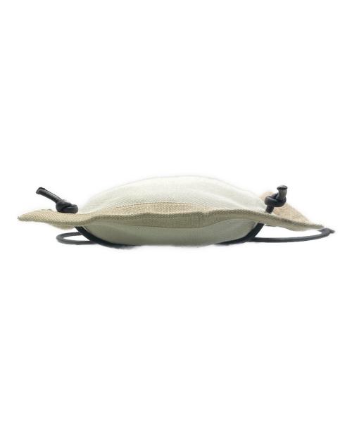 Saint Laurent Paris（サンローランパリ）Saint Laurent Paris (サンローランパリ) フラットクロスボディバッグ ホワイト×ベージュの古着・服飾アイテム