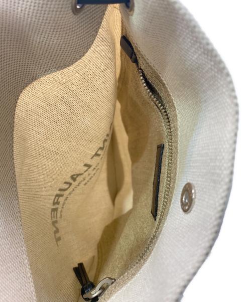 Saint Laurent Paris（サンローランパリ）Saint Laurent Paris (サンローランパリ) フラットクロスボディバッグ ホワイト×ベージュの古着・服飾アイテム