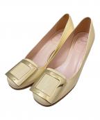 Roger Vivierロジェ ヴィヴィエ）の古着「パテントレザーパンプス」｜アイボリー