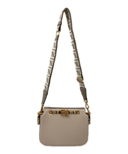 FENDI（フェンディ）FENDI (フェンディ) TOUCHショルダーバッグ/2WAYバッグ ベージュの古着・服飾アイテム