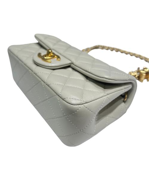 CHANEL（シャネル）CHANEL (シャネル) ミニ フラップ バッグ/ゴールド金具/シャイニーラムスキン/グレー/2021年以降 グレー×ゴールド金具 サイズ:20cmの古着・服飾アイテム
