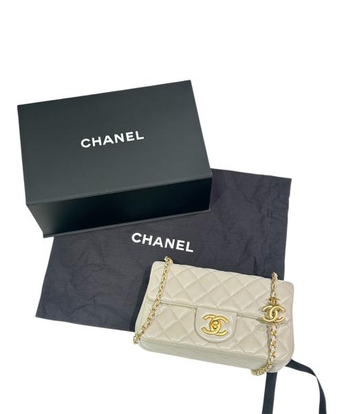 CHANEL（シャネル）CHANEL (シャネル) ミニ フラップ バッグ/ゴールド金具/シャイニーラムスキン/グレー/2021年以降 グレー×ゴールド金具 サイズ:20cmの古着・服飾アイテム