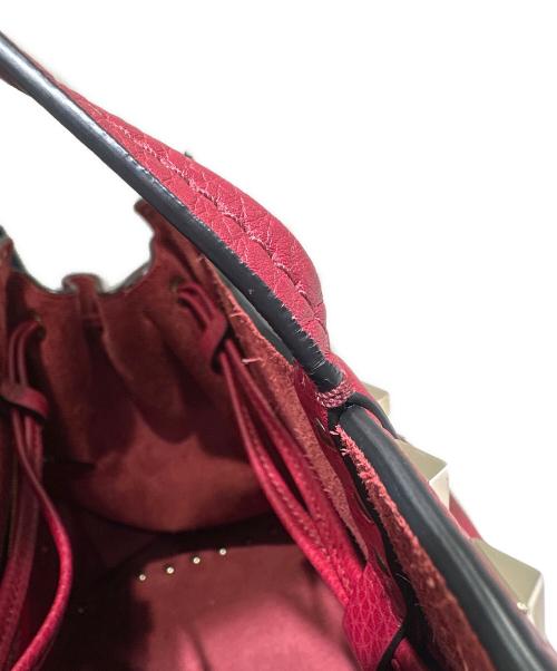 VALENTINO GARAVANI（ヴァレンティノ・ガラヴァーニ）VALENTINO GARAVANI (ヴァレンティノ・ガラヴァーニ) ロックスタッズトートバッグ レッドの古着・服飾アイテム