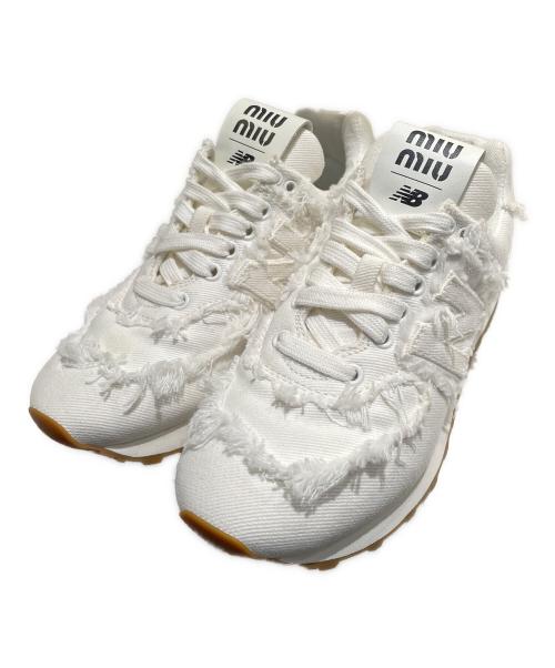 NEW BALANCE（ニューバランス）NEW BALANCE (ニューバランス) MIU MIU (ミュウミュウ) 574 デニムスニーカー ホワイト サイズ:35 1/2の古着・服飾アイテム