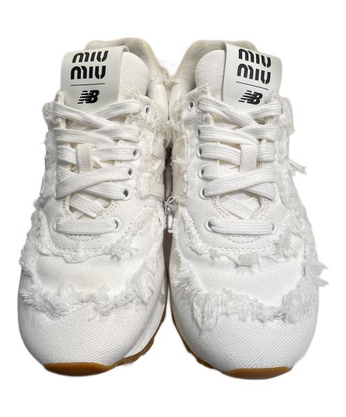 NEW BALANCE（ニューバランス）NEW BALANCE (ニューバランス) MIU MIU (ミュウミュウ) 574 デニムスニーカー ホワイト サイズ:35 1/2の古着・服飾アイテム