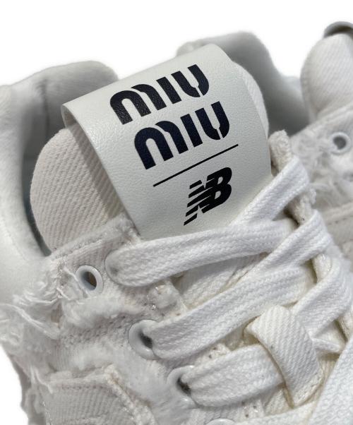 NEW BALANCE（ニューバランス）NEW BALANCE (ニューバランス) MIU MIU (ミュウミュウ) 574 デニムスニーカー ホワイト サイズ:35 1/2の古着・服飾アイテム