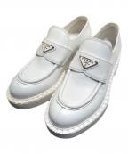 PRADAプラダ）の古着「チョコレートブラッシュドレザーローファー」｜ホワイト