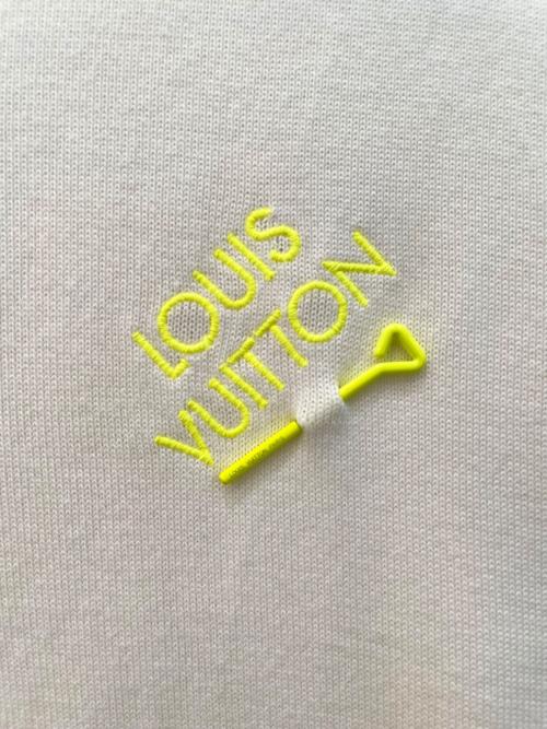 LOUIS VUITTON（ルイ ヴィトン）LOUIS VUITTON (ルイ ヴィトン) シグネチャーショートスリーブニット アイボリー サイズ:Lの古着・服飾アイテム