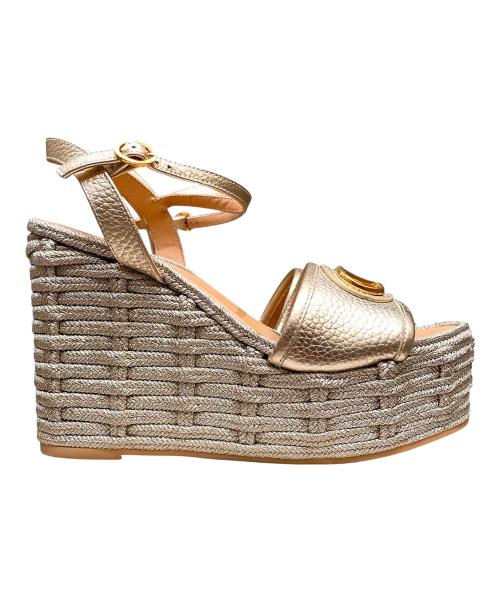 VALENTINO GARAVANI（ヴァレンティノ・ガラヴァーニ）VALENTINO GARAVANI (ヴァレンティノ・ガラヴァーニ) Vロゴシグネチャーウェッジソールサンダル シルバー×ゴールド サイズ:37の古着・服飾アイテム