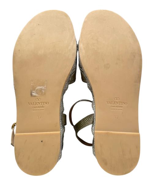 VALENTINO GARAVANI（ヴァレンティノ・ガラヴァーニ）VALENTINO GARAVANI (ヴァレンティノ・ガラヴァーニ) Vロゴシグネチャーウェッジソールサンダル シルバー×ゴールド サイズ:37の古着・服飾アイテム