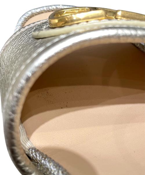 VALENTINO GARAVANI（ヴァレンティノ・ガラヴァーニ）VALENTINO GARAVANI (ヴァレンティノ・ガラヴァーニ) Vロゴシグネチャーウェッジソールサンダル シルバー×ゴールド サイズ:37の古着・服飾アイテム