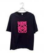 LOEWEロエベ）の古着「アナグラムロゴ刺繍 Tシャツ / スプレーペイント風」｜ブラック×ピンク