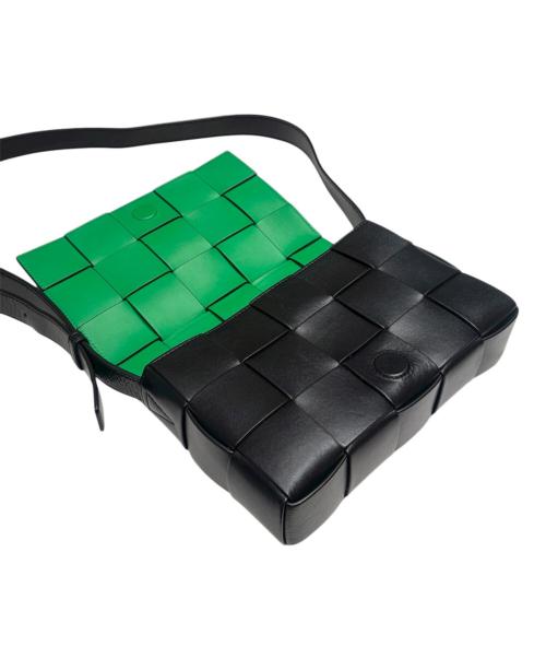 BOTTEGA VENETA（ボッテガベネタ）BOTTEGA VENETA (ボッテガベネタ) カセットバッグ ブラック×グリーンの古着・服飾アイテム