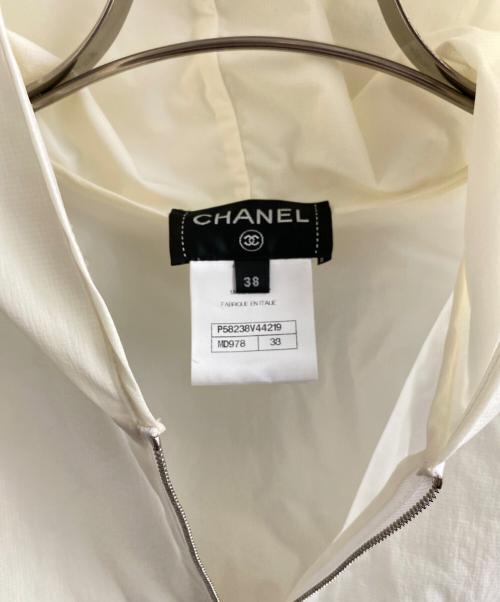 CHANEL（シャネル）CHANEL (シャネル) ココマークナイロンフーデッドジャケット アイボリー サイズ:38の古着・服飾アイテム
