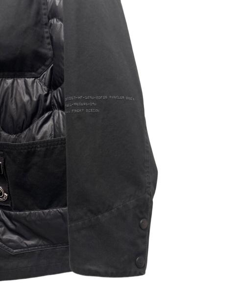MONCLER（モンクレール）MONCLER (モンクレール) FRAGMENT DESIGN (フラグメントデザイン) ACHIRD/切替ダウンジャケット ブラック サイズ:3の古着・服飾アイテム