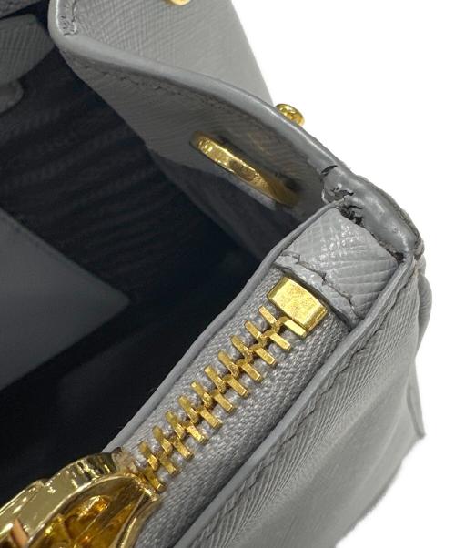 PRADA（プラダ）PRADA (プラダ) ガレリア サフィアーノレザー バッグ ライトグレーの古着・服飾アイテム