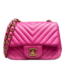 CHANEL（シャネル）の古着「シェブロン ミニ マトラッセ」｜ピンク×ゴールド金具