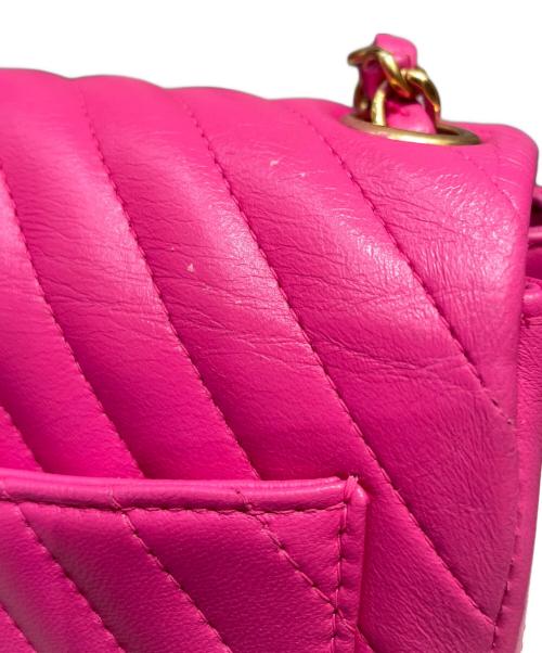 CHANEL（シャネル）CHANEL (シャネル) シェブロン ミニ マトラッセ ピンク×ゴールド金具 サイズ:ミニの古着・服飾アイテム