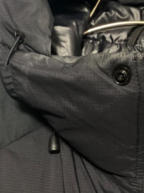 CANADA GOOSE（カナダグース）CANADA GOOSE (カナダグース) アームストロングフーディ ブラック サイズ:XLの古着・服飾アイテム