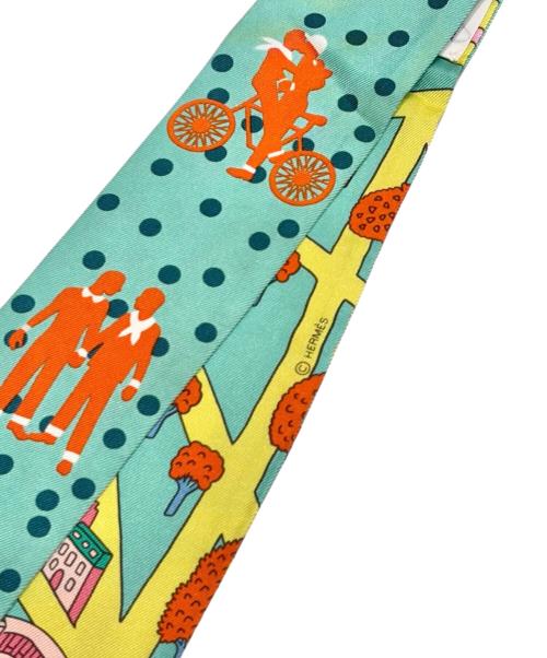 HERMES（エルメス）HERMES (エルメス) ツイリー/新パリの恋人たち グリーン×オレンジ×マルチカラーの古着・服飾アイテム