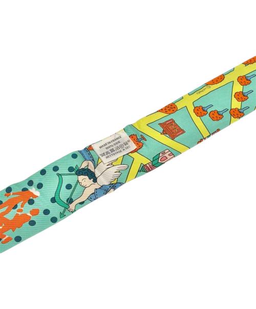 HERMES（エルメス）HERMES (エルメス) ツイリー/新パリの恋人たち グリーン×オレンジ×マルチカラーの古着・服飾アイテム