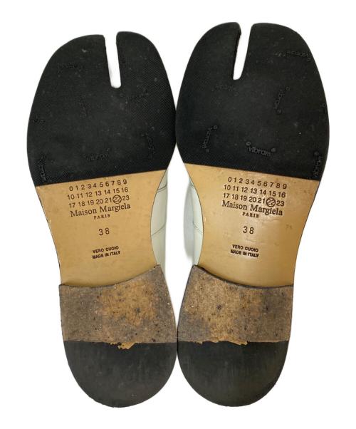 Maison Margiela（メゾンマルジェラ）Maison Margiela (メゾンマルジェラ) 足袋ローファー ホワイト×ブラック サイズ:38の古着・服飾アイテム