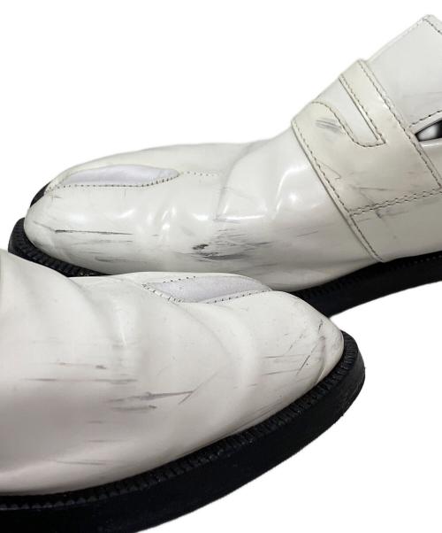 Maison Margiela（メゾンマルジェラ）Maison Margiela (メゾンマルジェラ) 足袋ローファー ホワイト×ブラック サイズ:38の古着・服飾アイテム