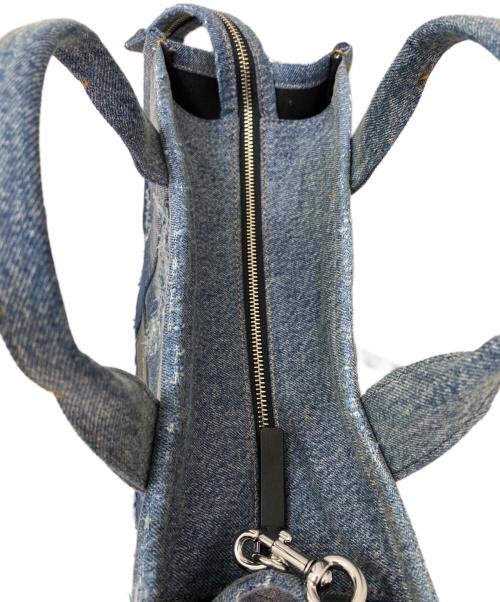 MARC JACOBS（マークジェイコブズ）MARC JACOBS (マークジェイコブズ) THE RIP AND REPAIR DENIM TOTE BAG ブルーの古着・服飾アイテム