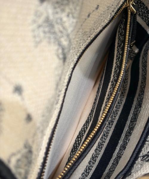 Christian Dior（クリスチャン ディオール）Christian Dior (クリスチャン ディオール) Lady Dior D-Lite Medium  ホワイト×ブラック サイズ:ミディアムの古着・服飾アイテム