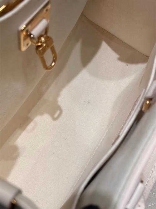 LOUIS VUITTON（ルイ ヴィトン）LOUIS VUITTON (ルイ ヴィトン) ロック＆ゴー/2WAYバッグ/ショルダーバッグ/ハンドバッグ アイボリー×ゴールド金具の古着・服飾アイテム